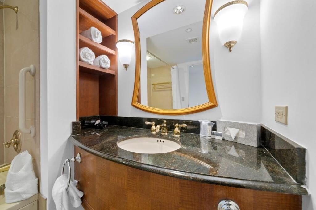 Apartment Cozysuites Beachfront 2br 3ba *