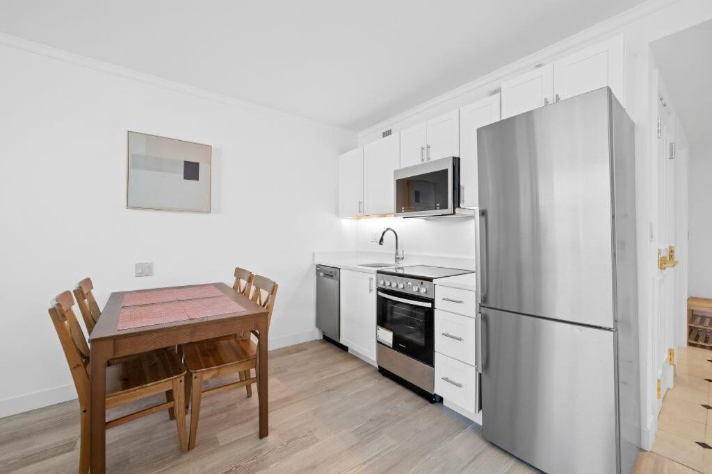 Cozysuites Beachfront 2br 3ba Apartment *